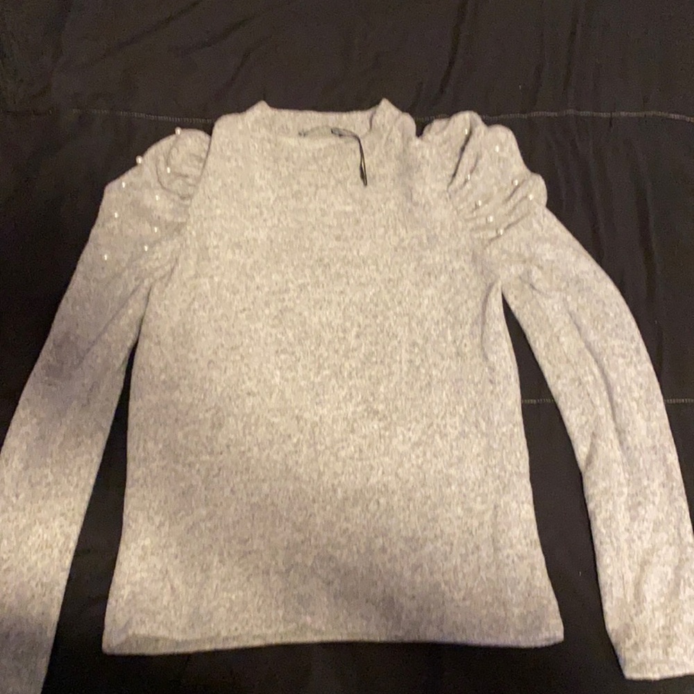 Long sleeve knit top